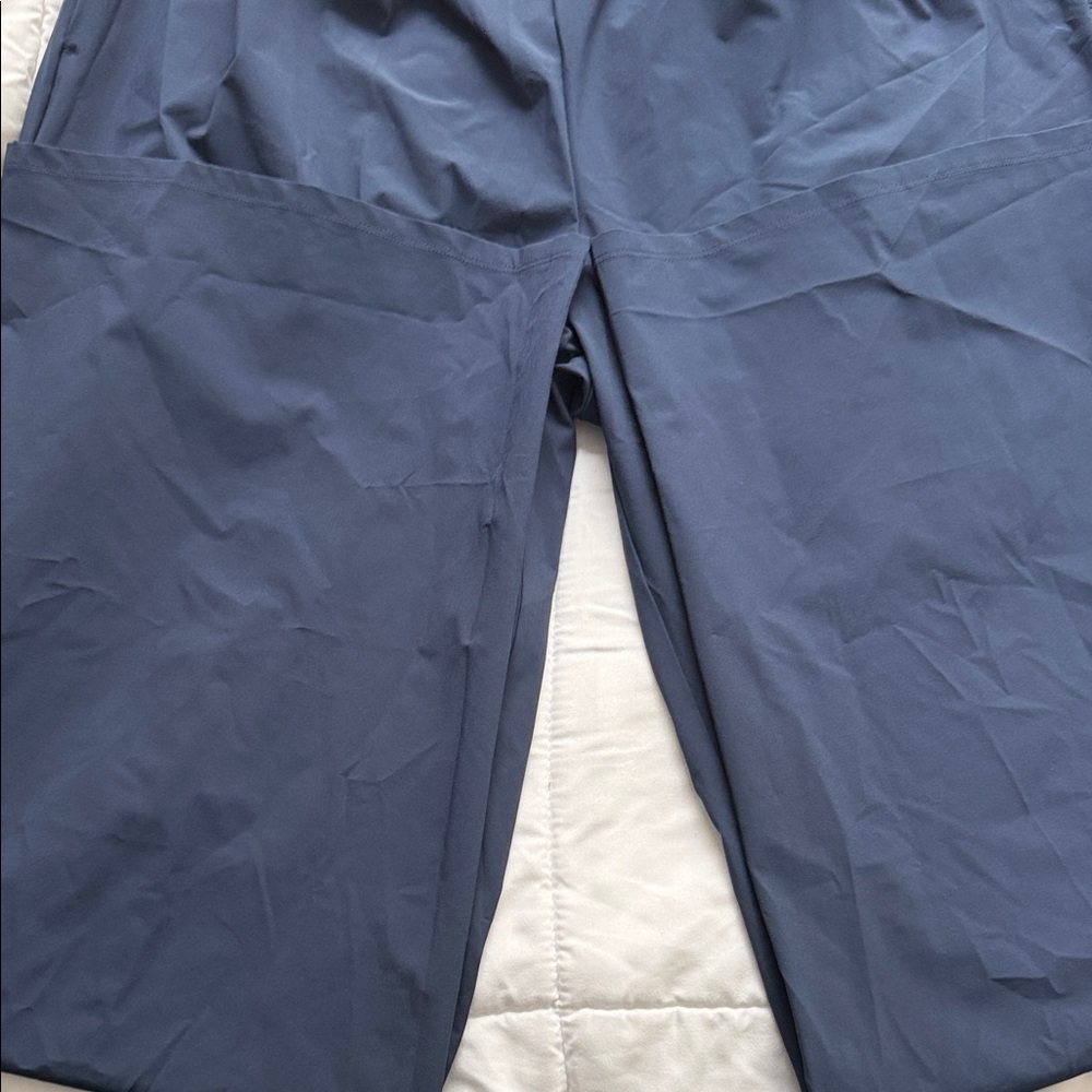 ALO Yoga Navy Blue Women's Trousers - Picture 3 of 4